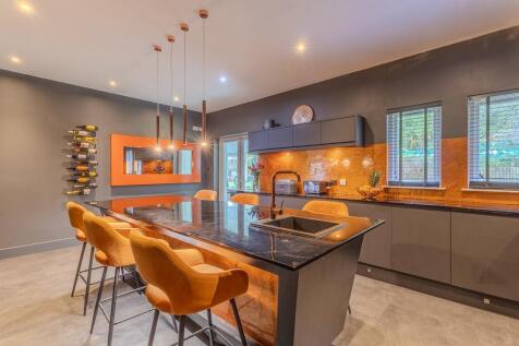 7 bed, 6 bath Detached Villa in Glasgow - Photo 5