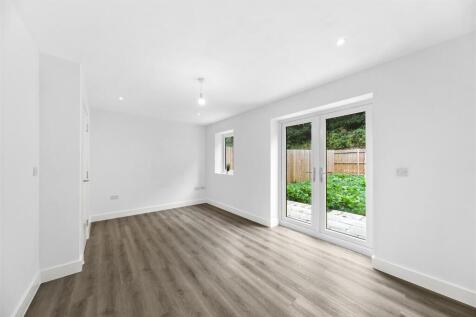 1TransvaalTerrace-Hamond Estates- Lounge.2.jpg