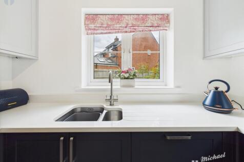 CAM03852G0-PR0296-STILL013