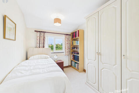 CAM03852G0-PR0396-STILL010