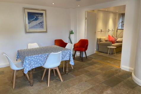 Lounge / Dining area