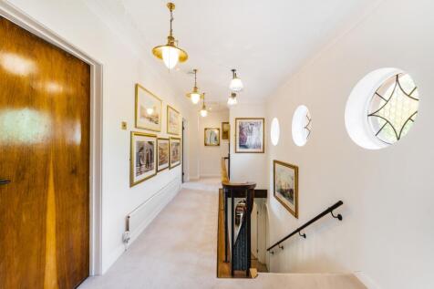 4 bed, 2 bath Detached in Bristol - Photo 14