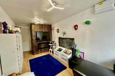 Playroom/ Snug/ Offi