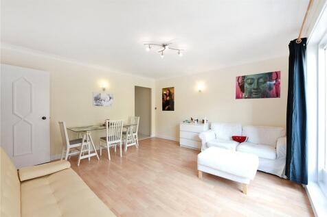 A spacious & recently-decorated 575sq ft 3rd floor 1 bedroom apartment in the gated, & ever-popular Cyclops Wharf development. The development benefits from excellent on-site facilities, including: 24