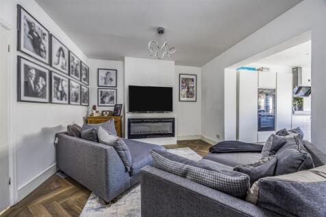 36 Kenyon Road, North End-PorticoMarketing-SoldBy-