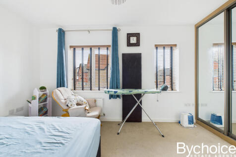 CAM05454G0-PR0093-STILL018