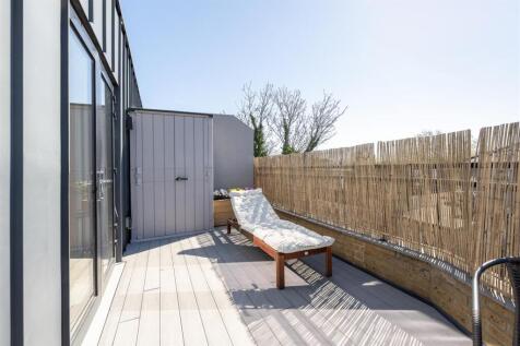 Atherton Mews, E7