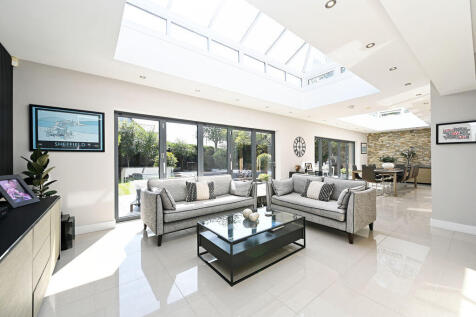 Open Plan Family Room / Dining