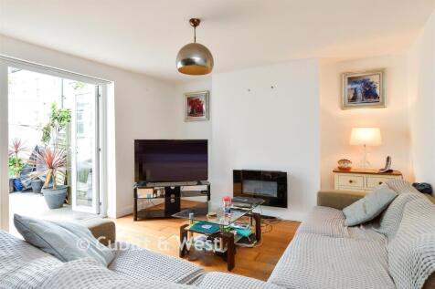 Lounge/ Kitchen