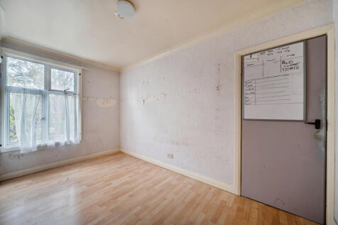 1372710-7-690b445...