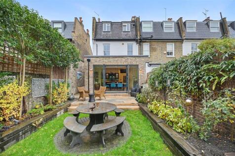 Bradmore Park Road - Garden1 (1).JPG