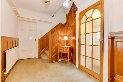 ENTRY WAY AND LANDING
