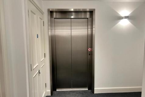 Lift at 14 Gardiner Place