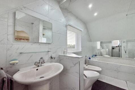 En-Suite Bath / Shower Room