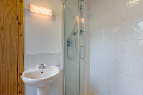 Bed5Ensuite2