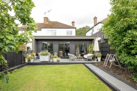 Beacontree Avenue, E17