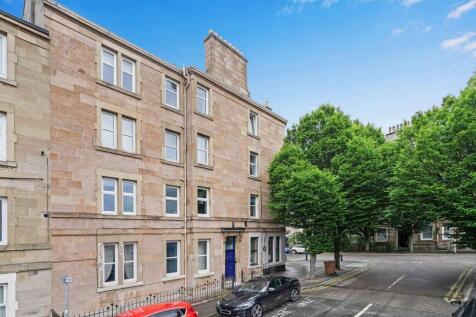 Set on a quiet street in the heart of Polwarth, close to excellent local amenities, quick transport links and vast open green spaces is this well presented ground floor flat forming part of a traditio