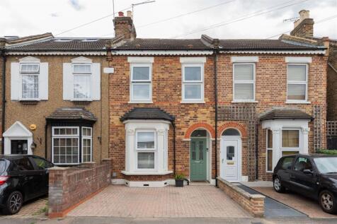 Carnarvon Road, E18