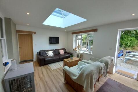 DINING/ENTERTAIN ROO