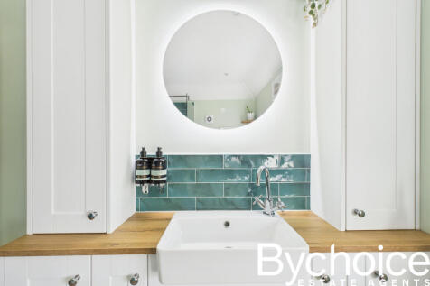 CAM05454G0-PR0057-STILL015