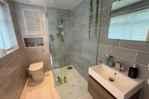 Studio/Annexe Shower Room