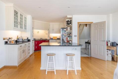 Kitchen/ Living Room