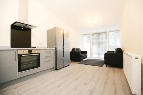 4 Bedroom Terraced in NE2 1YB