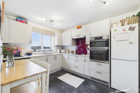 CAM02773G0-PR0405-STILL013