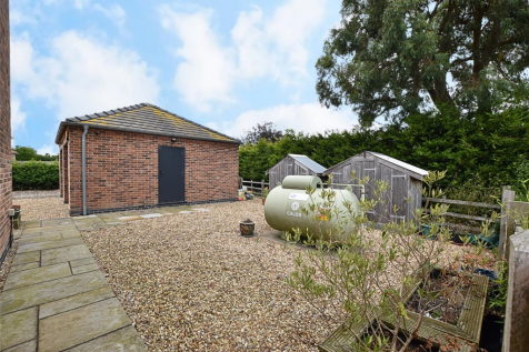 LPG TANK & GARDEN SHED
