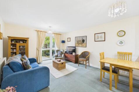 Lounge/Dining Area