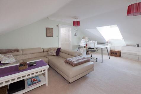 Top Floor Reception / Bedroom