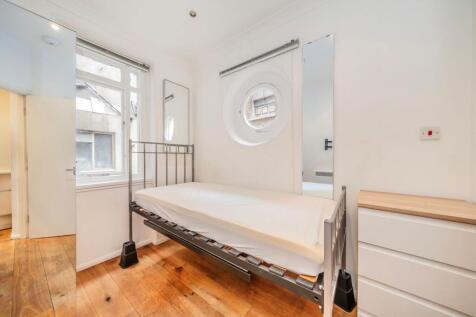 A bright studio apartment with a separate kitchen and wooden floors in one of London's most prestigious postcodes opposite Kensington Palace and Hyde Park.