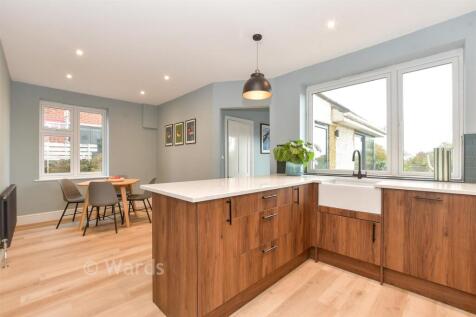 Kitchen/ Breakfast Area