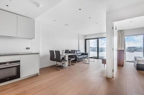 A modern and luxury one bedroom apartment, located at Upper Riverside, Greenwich Peninsula. Situated on the 7th floor complete with access to residents' swimming pool, gyms, roof terraces and 24 hour