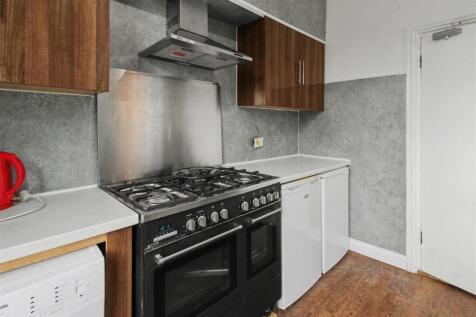 Kitchen 2.jpg