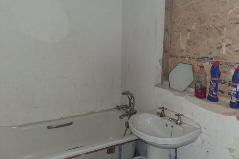BATHROOM 304 WEST.jpg