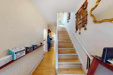 Entrance hall.jpg