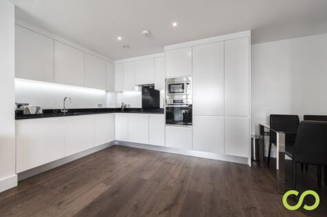 9th floor 2 bed/2 bath flat in Gateway Tower, Moments away from DLR and short walk to Elizabeth Line