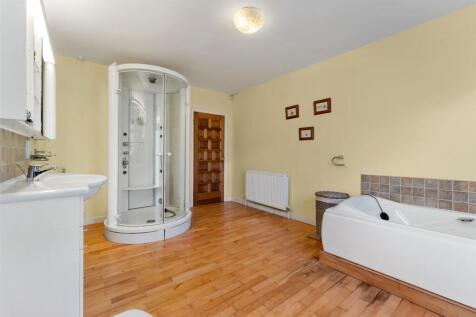 Ground Floor Bathroom 2