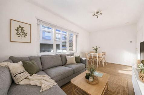 A well sized two double bedroom flat a short walk from Tower Bridge.