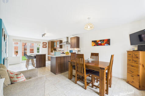 CAM03218G0-PR0735-STILL005