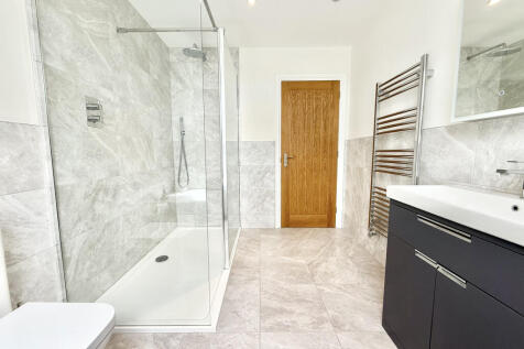 Main Bedroom En-Suite