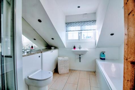 Bathroom - Castle Road Matt Clinton EweMove Kenilw