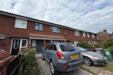 Discover the perfect rental property on Shrewsbury Road, Manchester, M43 7! This 3-bedroom terrace home offers modern amenities including a fitted kitchen, garden, and off-road parking at £1595.00 per