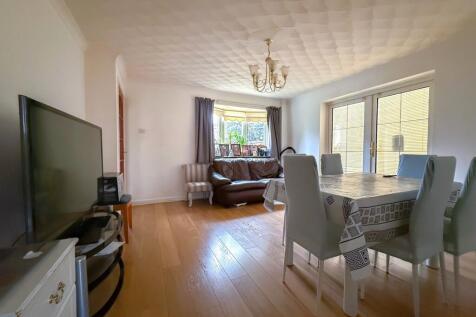 Lounge-Dining Room