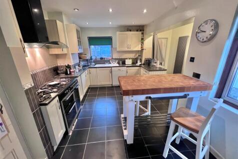 Kitchen 1.jpg