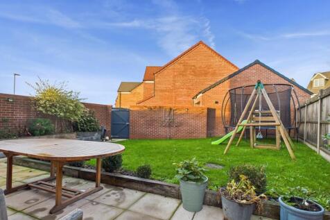 10 Howes Road, Br...