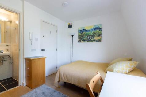 BILLS INCLUDED - A Charming, Fully Furnished Self-Contained Double Studio Apartment in Earls Court, London SW5This clean and modern double studio apartment is set within a well-maintained Victorian-st