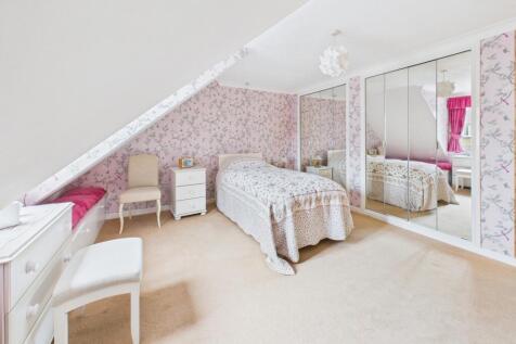 CAM02545G0-PR0500-STILL011