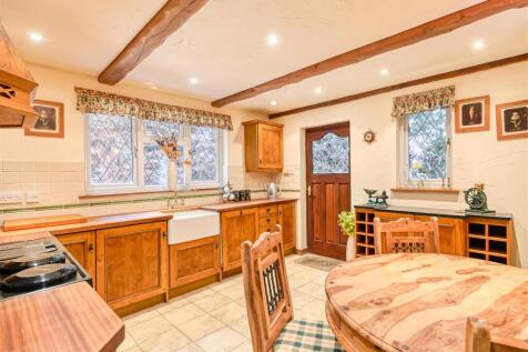 Hallonsford Cottage-18 Summer House.jpg